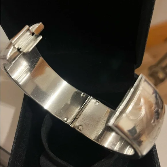 NWOT Gorgeous Bangle with Etching - Silver - Picture 2 of 2